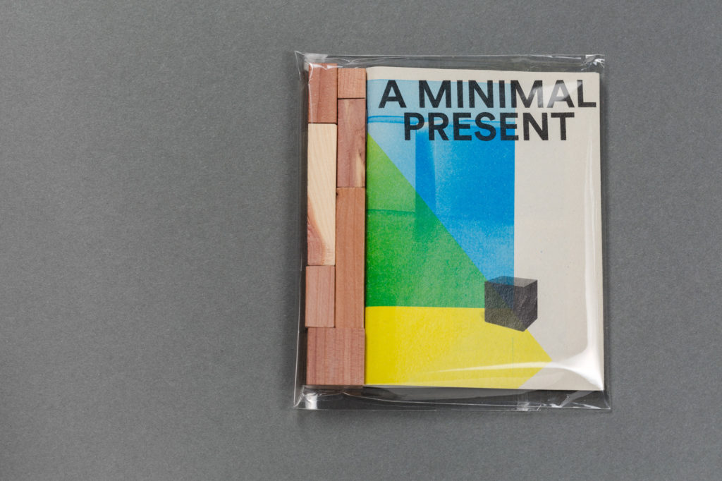 E001-a-minimal-present-book-Espacio-Press-Raul-Valverde